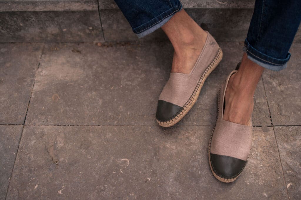 Montlimart.espadrilles.beige .pearlsmagazine - Mode hommes : Montlimart devient Entreprise à Mission - Pearls Magazine