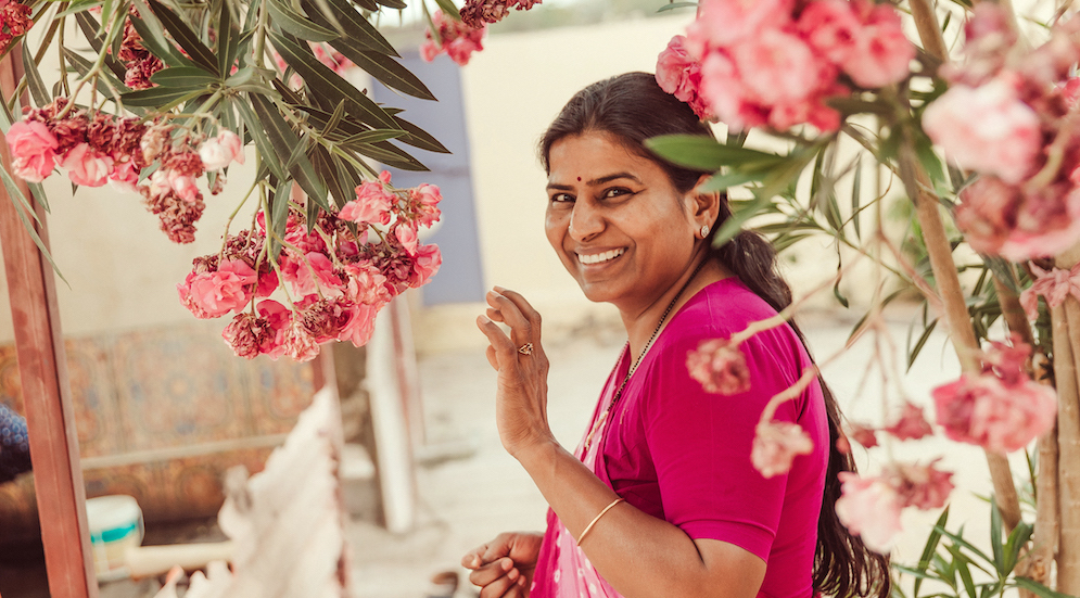 Madhu Vaishnav 1 - Comment Saheli Women tisse la dignité, la tradition et le changement dans l’Inde rurale - Pearls Magazine