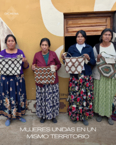 mujeres tejiendo para oichena - « Je suis ici » : femmes wichí et art ancestral - Pearls Magazine