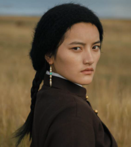 Lady in tibet - Yitso Hima : jewelry, memory, and the Tibetan landscape - Pearls Magazine Lady in tibet - Yitso Hima : jewelry, memory, and the Tibetan landscape - Pearls Magazine